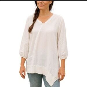 Kleen medium. Off White 100% Linen Asymmetrical Oversized Shirt